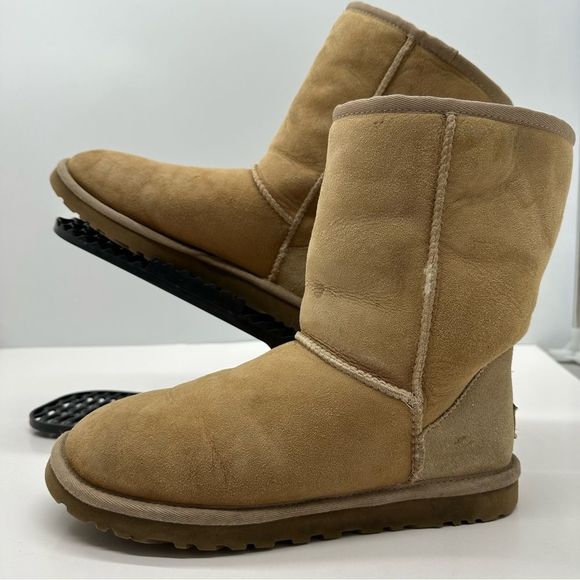 UGG Classic Short Womens 6 Ankle Boots Booties Winter Fall Pull On Sherpa Lined - Picture 1 of 9